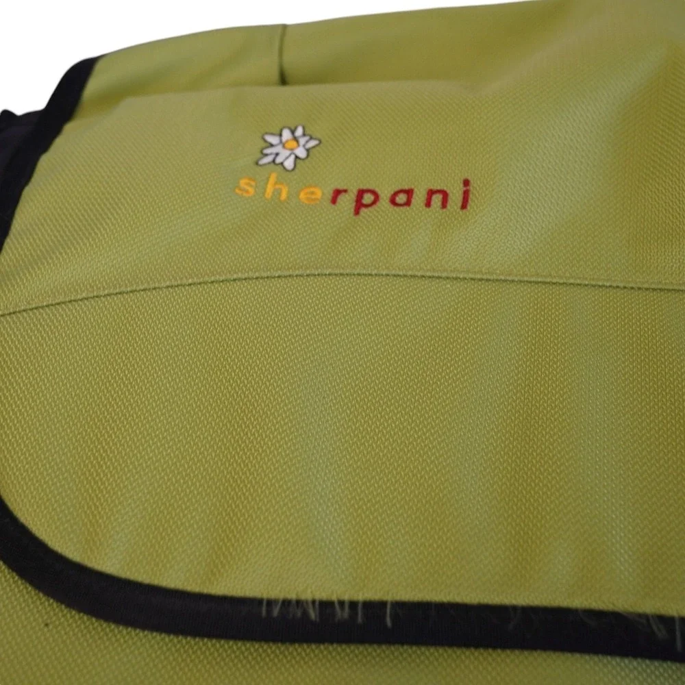 NWOT Sherpani Crossbody Yoga‎ Bag Daisies Green & Black Messenger Bag